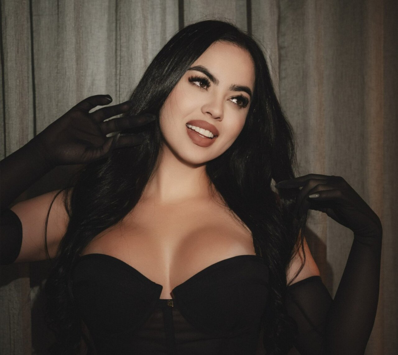Xroxanagomez (@xroxanagomez), OnlyFans creator