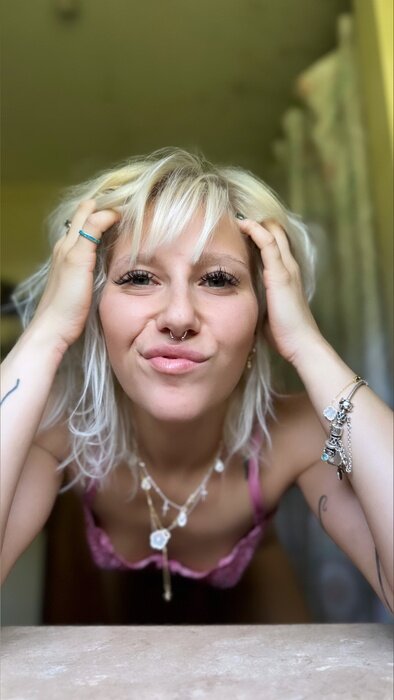 Xsunidreamsso (@xsunidreamsso), OnlyFans creator