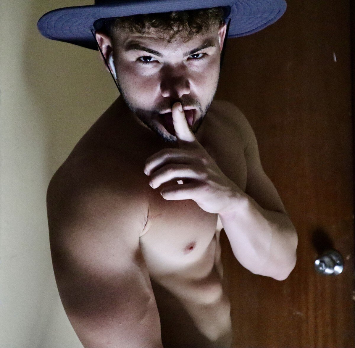 Xtitroz (@xtitroz), OnlyFans creator