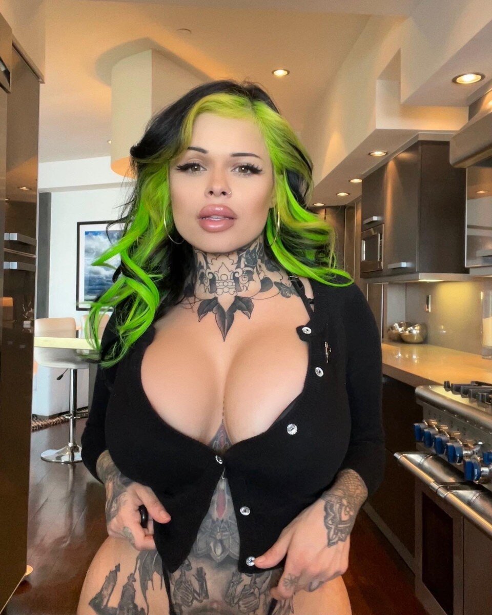 Xwifekaren (@xwifekaren), OnlyFans creator
