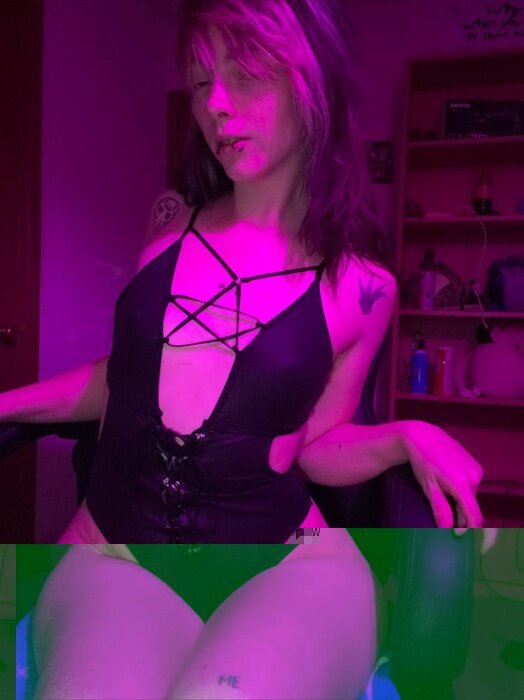 Xxalexlovescookiesxx (@xxalexlovescookiesxx), OnlyFans creator