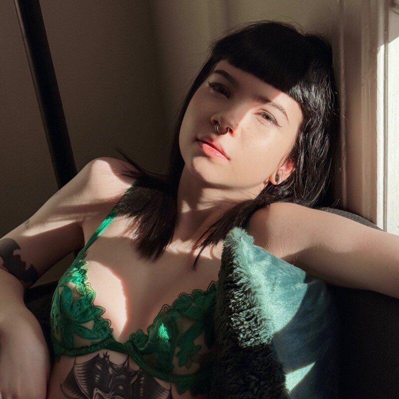 Violet Addams (@xxvioletaddamsxx), OnlyFans creator