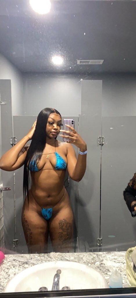 Xxxurelia (@xxx-urelia), OnlyFans creator