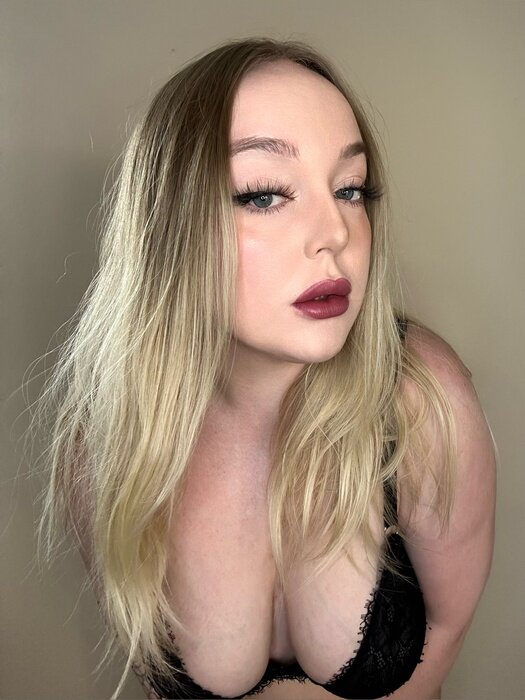 Xxxbadbarbieevip (@xxxbadbarbieevip), OnlyFans creator