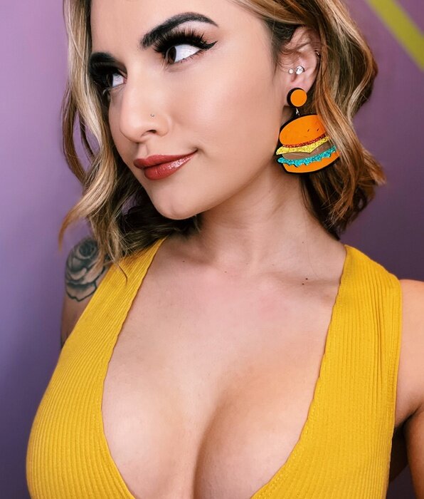 Yaniverse (@yaniverse), OnlyFans creator