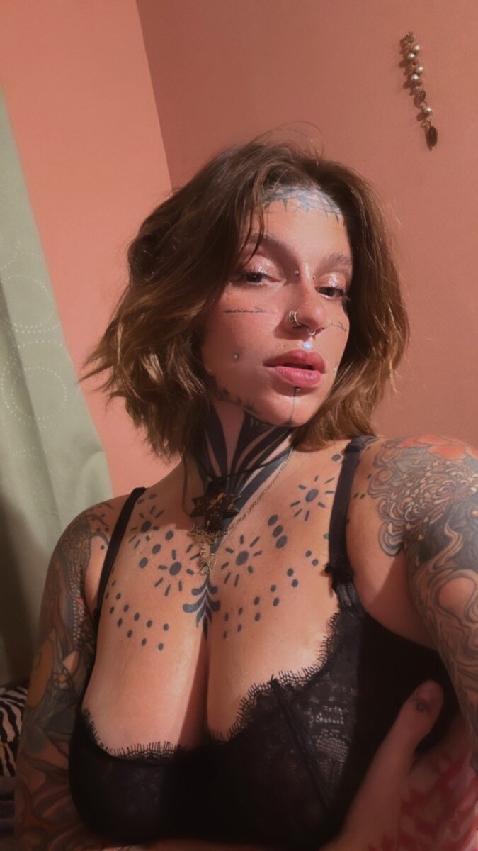 Yaretzidelaluna (@yaretzidelaluna), OnlyFans creator