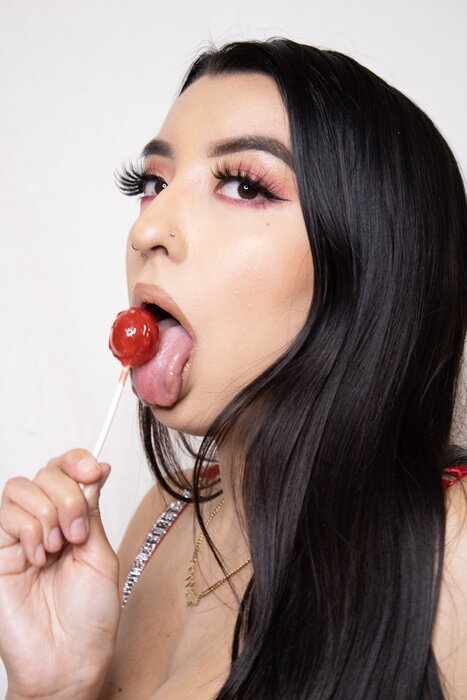 Yayadenisexo (@yayadenise_xo), OnlyFans creator