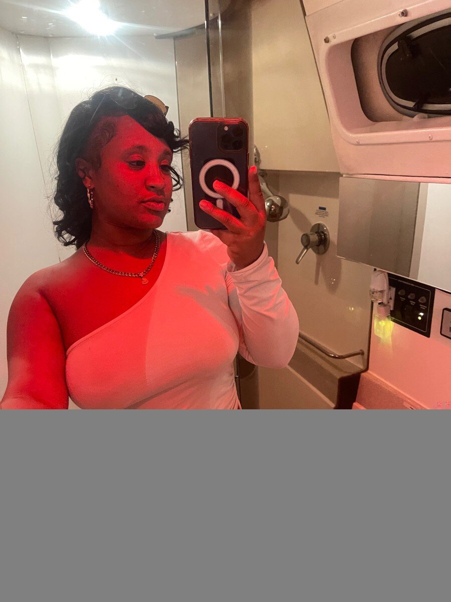 Yellabody (@yellabody), OnlyFans creator
