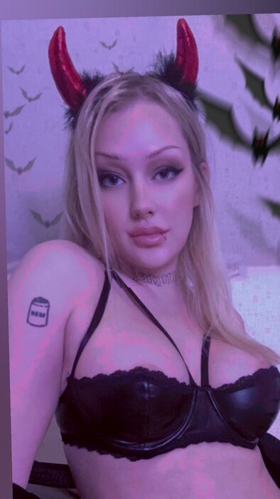 Yenneferfree (@yennefer.free), OnlyFans creator