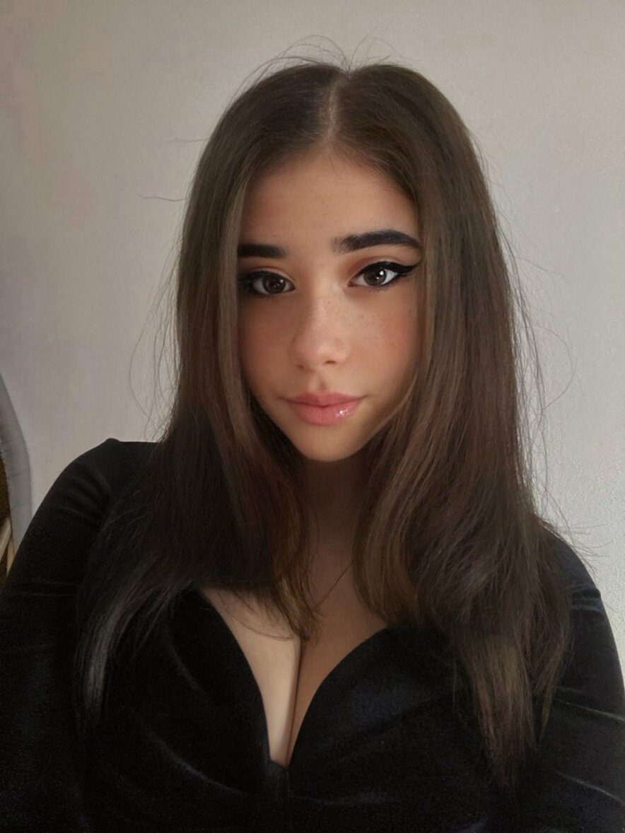 Yourbrattyangel (@yourbrattyangel), OnlyFans creator