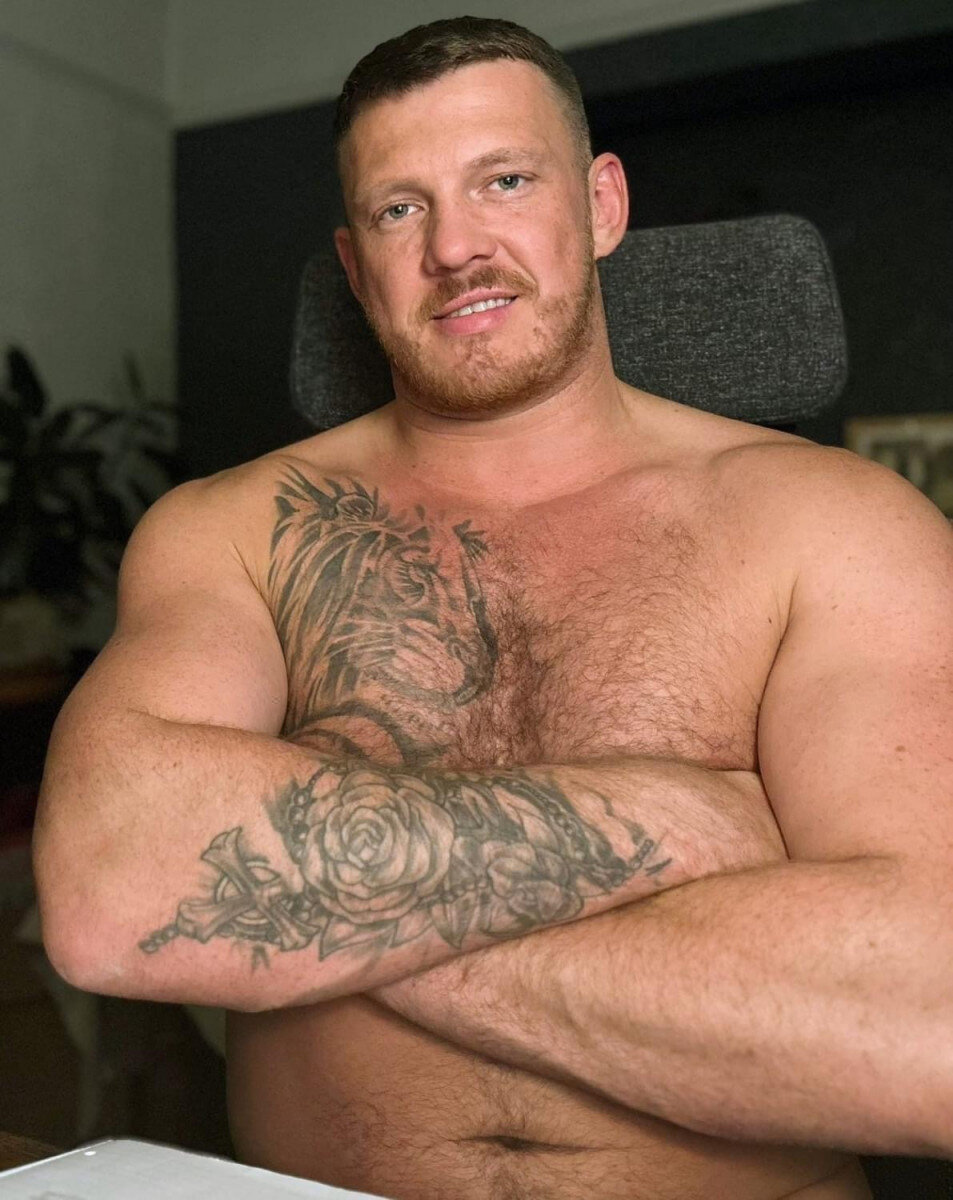 Yourdadsbro (@yourdadsbro), OnlyFans creator
