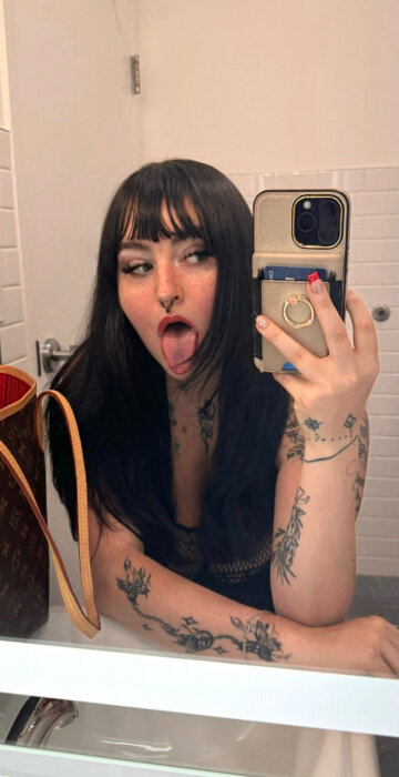 Yourfavbustybrat2 (@yourfavbustybrat2), OnlyFans creator