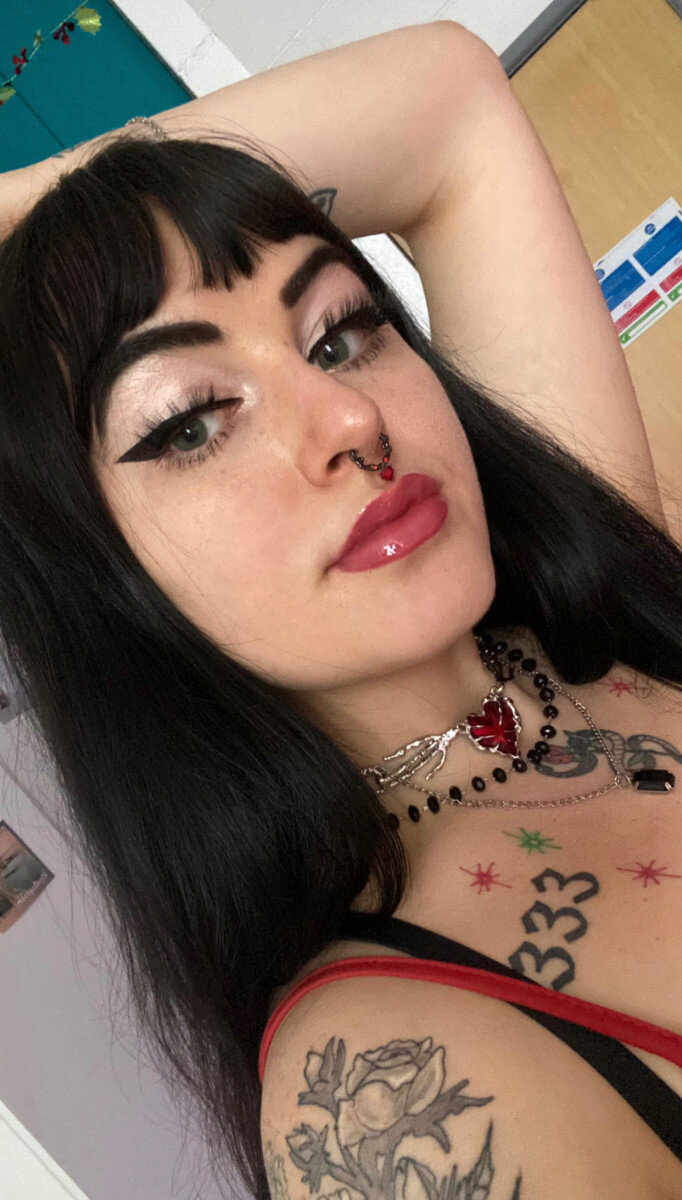 Yourfavbustybrat (@yourfavbustybrat), OnlyFans creator