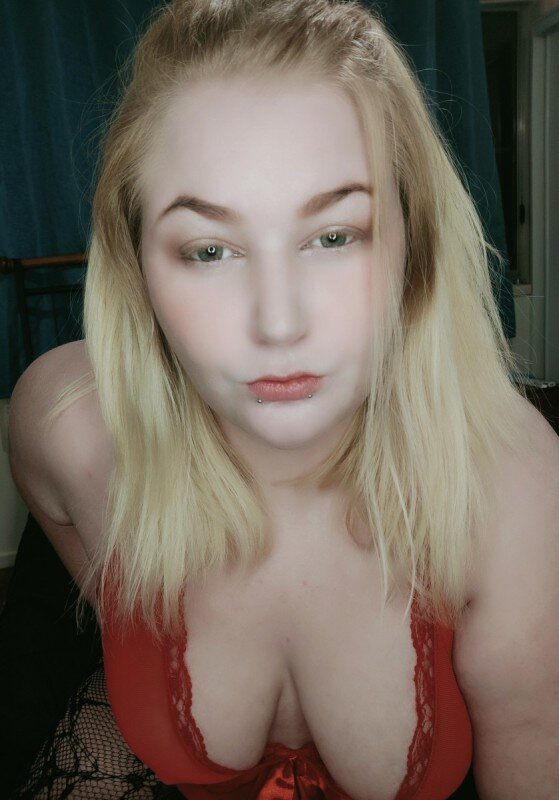 Yourgirlemilyx (@yourgirlemilyx), OnlyFans creator