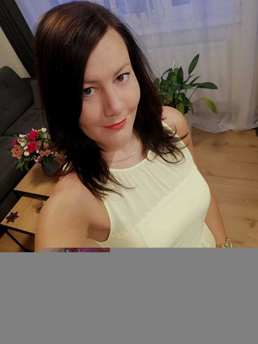 Yourhotwife (@yourhotwife), OnlyFans creator