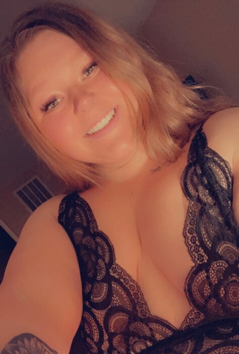 Yourlilsecret22 (@yourlilsecret22), OnlyFans creator