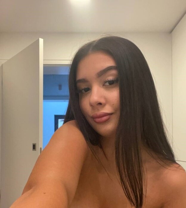 Yourlittlebella (@yourlittlebella), OnlyFans creator