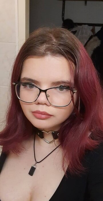 Laura (@yourlittlepuffy), OnlyFans creator