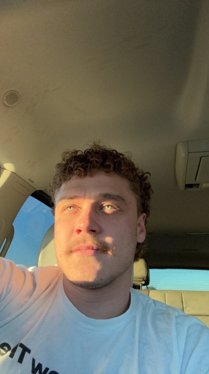 Yourmomspoolboy (@yourmoms_poolboy), OnlyFans creator