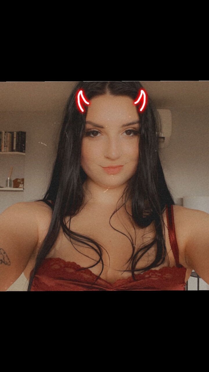 Yourqueenkatiee (@yourqueenkatiee), OnlyFans creator