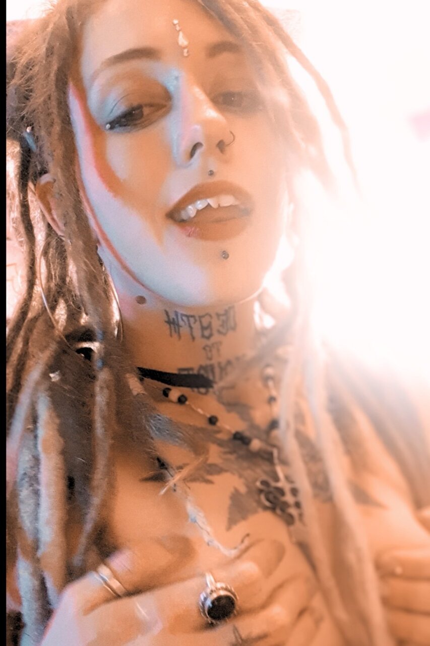 Yoursexyskatergirl (@yoursexyskatergirl), OnlyFans creator
