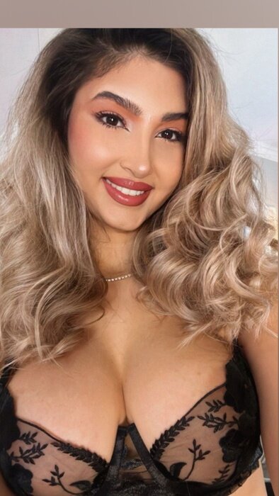 Yummyroxanne (@yummyroxanne), OnlyFans creator