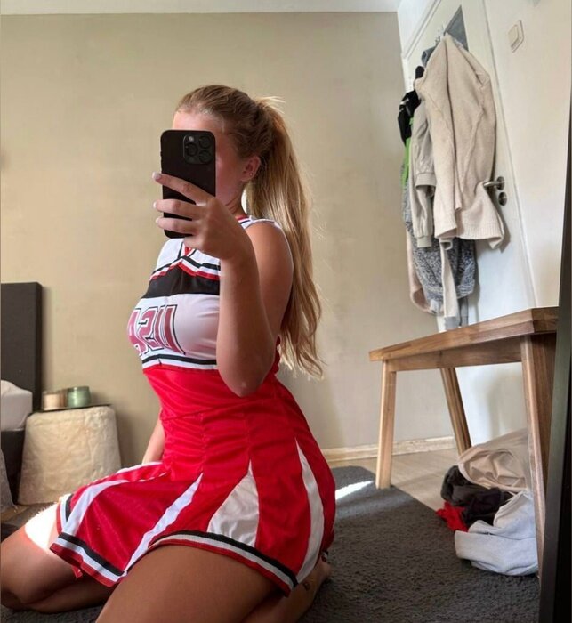 Yurtgirlsophie (@yurtgirlsophie), OnlyFans creator