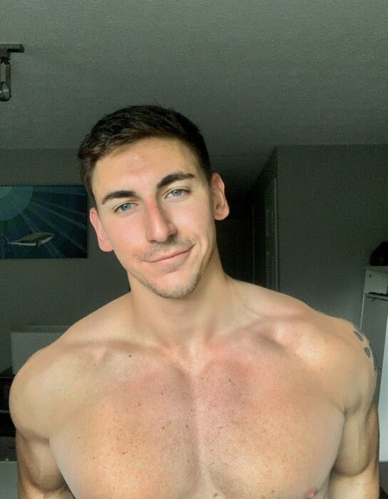 Zachrhyder (@zach_rhyder), OnlyFans creator
