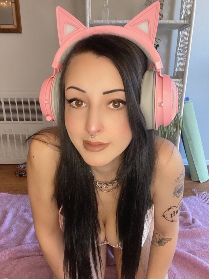 Zeldazlut (@zeldazlut), OnlyFans creator