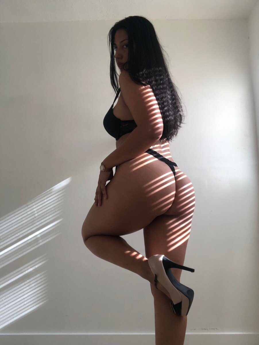 Zelirose (@zelirose), OnlyFans creator