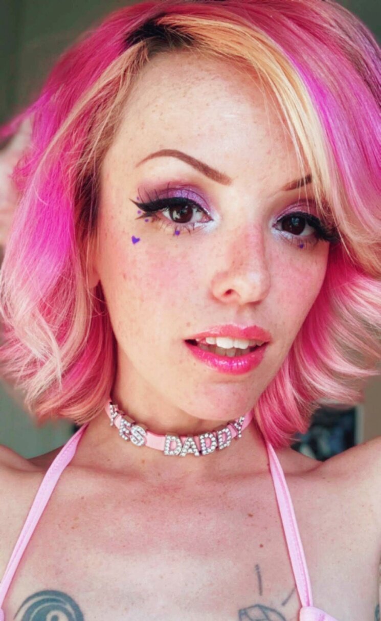Zoeriot (@zoe_riot), OnlyFans creator