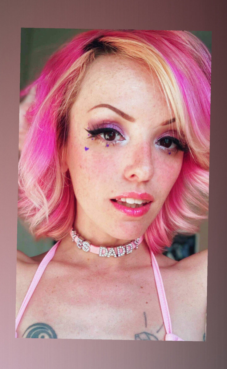 Zoeriotfree (@zoe_riot_free), OnlyFans creator