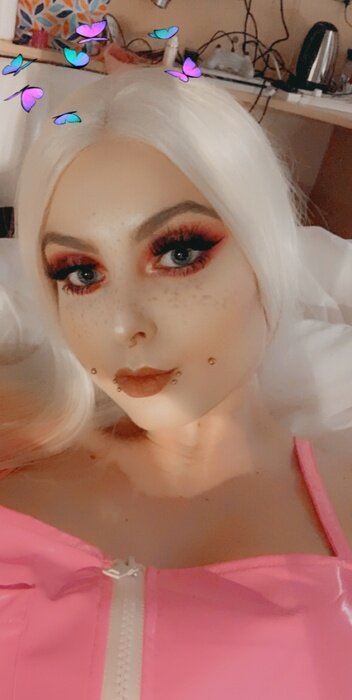 Zoeavalanche (@zoeavalanche), OnlyFans creator