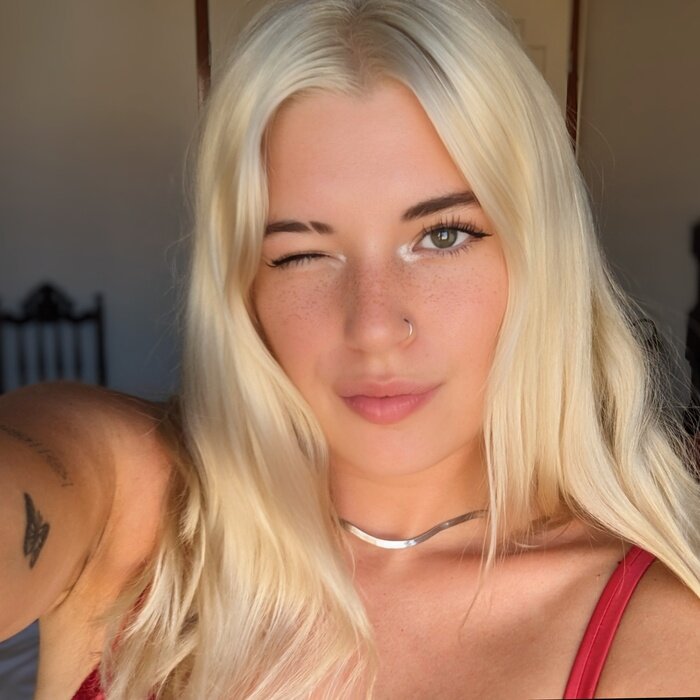 Zoedelvey (@zoedelvey), OnlyFans creator