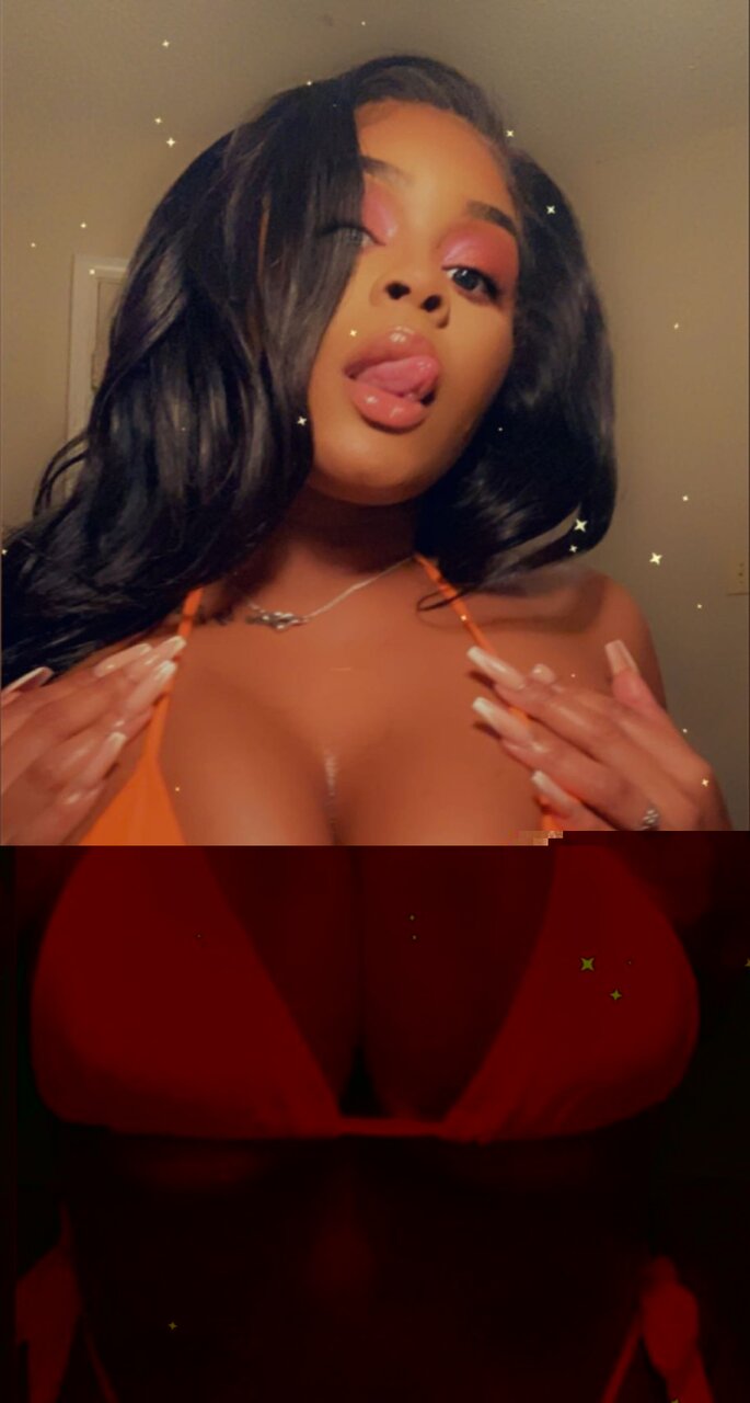 Zoeythedoll (@zoeythedoll), OnlyFans creator