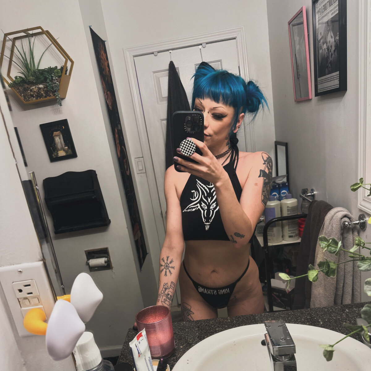 Zombieevomit (@zombieevomit), OnlyFans creator