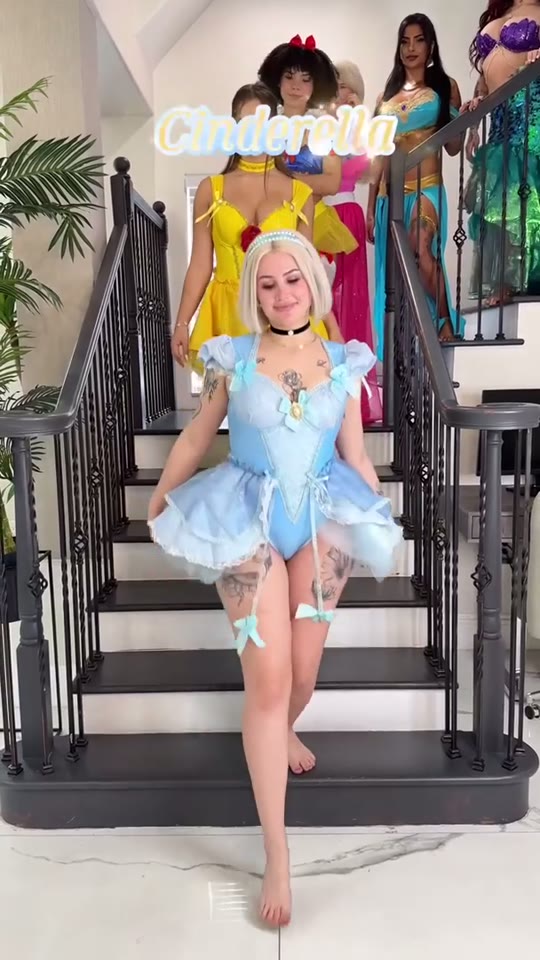 Lulu Romanova (@beauxpeeps) reel